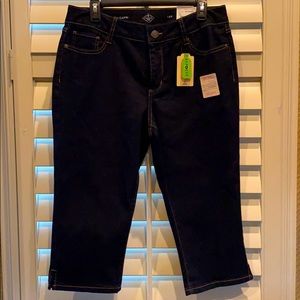 2/$20 St Johns Bay 12 Petite Capri Mid Rise